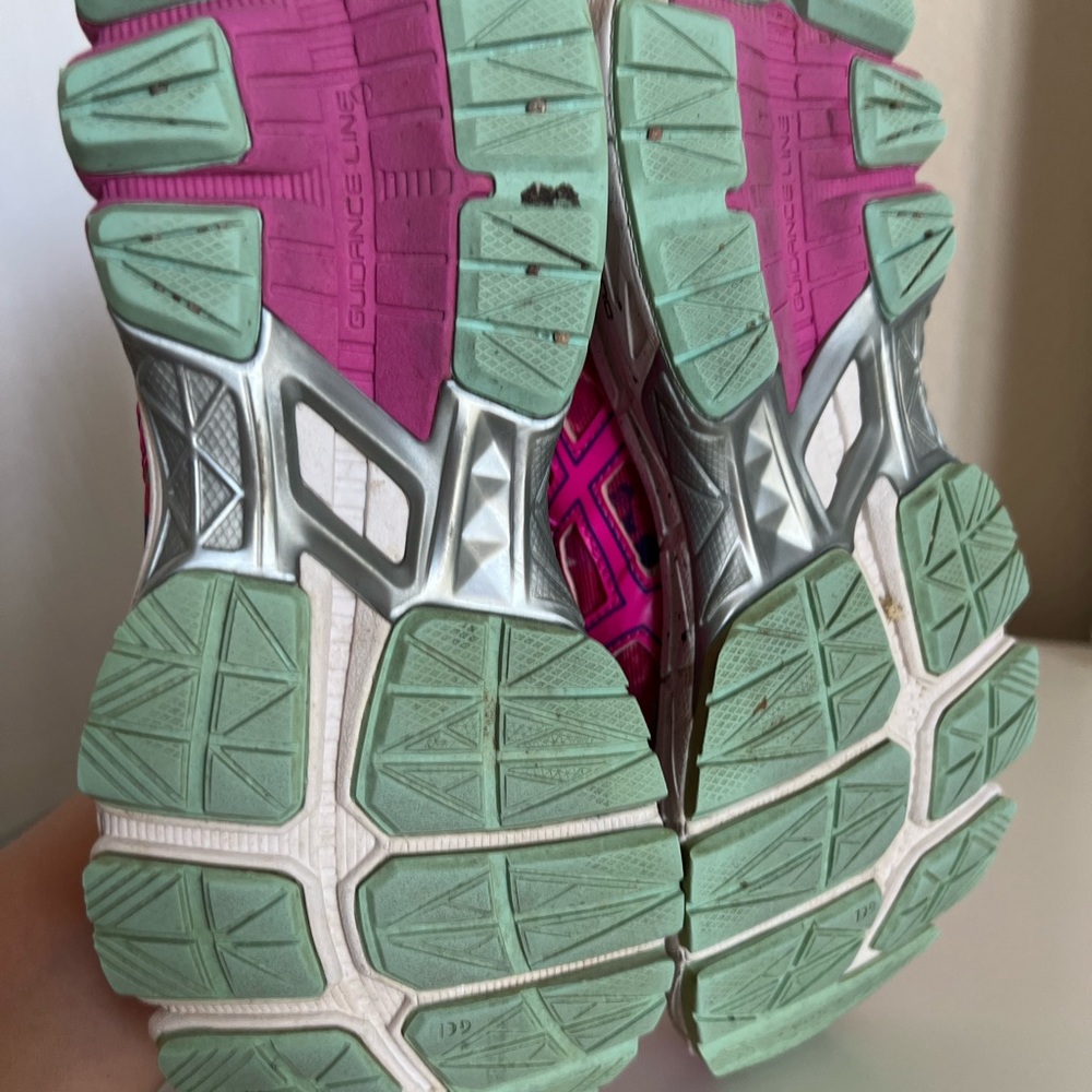 Womens ASICS size 6.5 - Picture 2 of 2